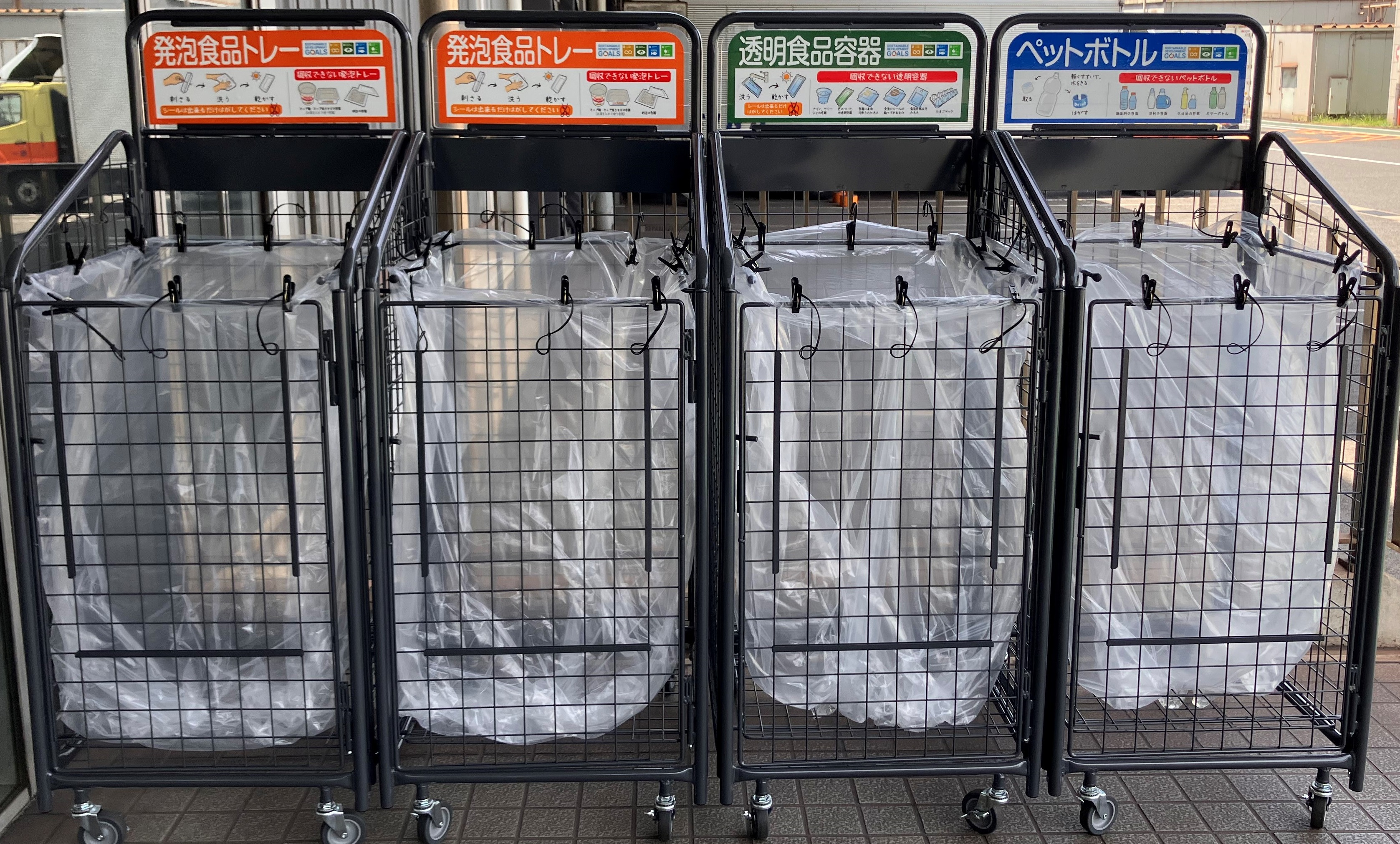 NEWトレー・ペットボトル回収BOXを設置しました！